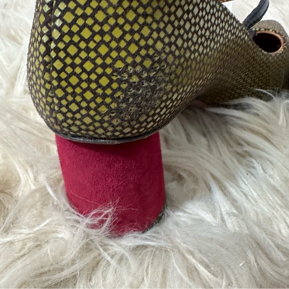 Chie Mihara Black leather T-Strap with Velvet Heel size 37/US 7 - Picture 4 of 6